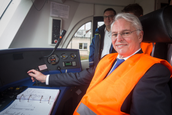 Im Hintergrund Dr Lorenz Kasch Bildnachweis Jan Sieg metronom 