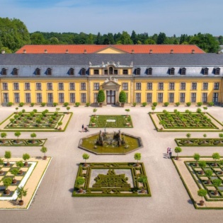 Grosser Garten Galerie mit Orangenparterrec Lars Gerhardts 