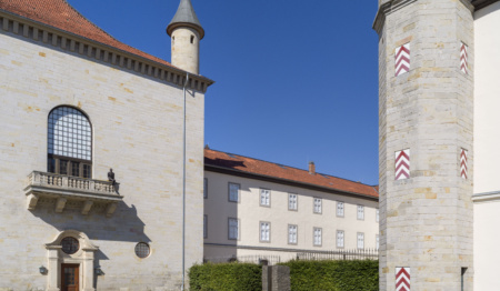 Skulpturenpark Ausstellungsansicht Kunstmuseum Schloss Derneburg Hall Art Foundation Foto Roman Maerz 